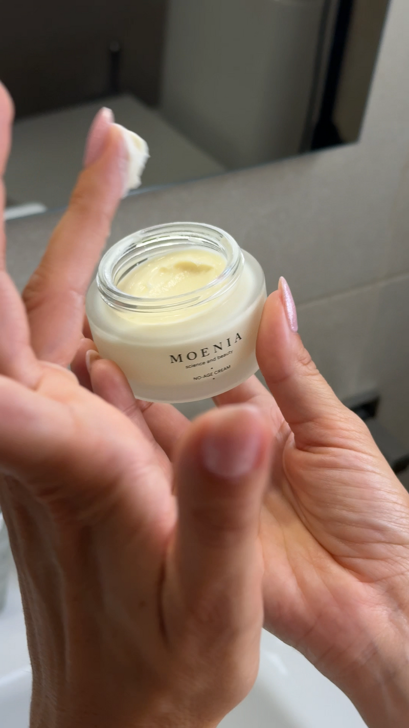 Preleva una piccola quantità di No‑Age Cream